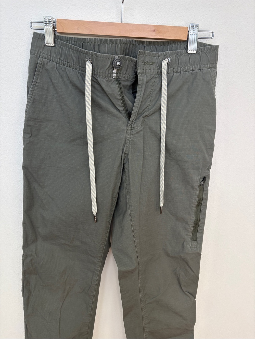 Vuori Olive Utility Cargo Pants with Drawstring